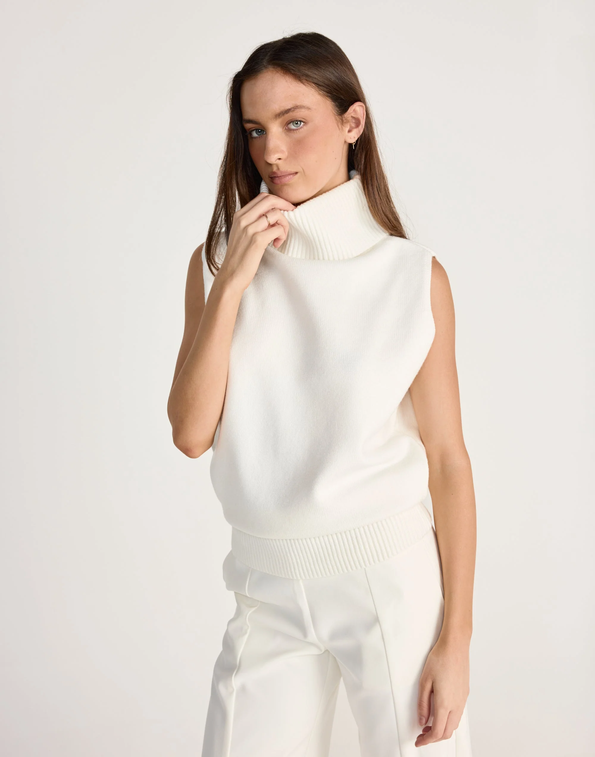 August Vest (Off White) 4 August Vest (Off White)