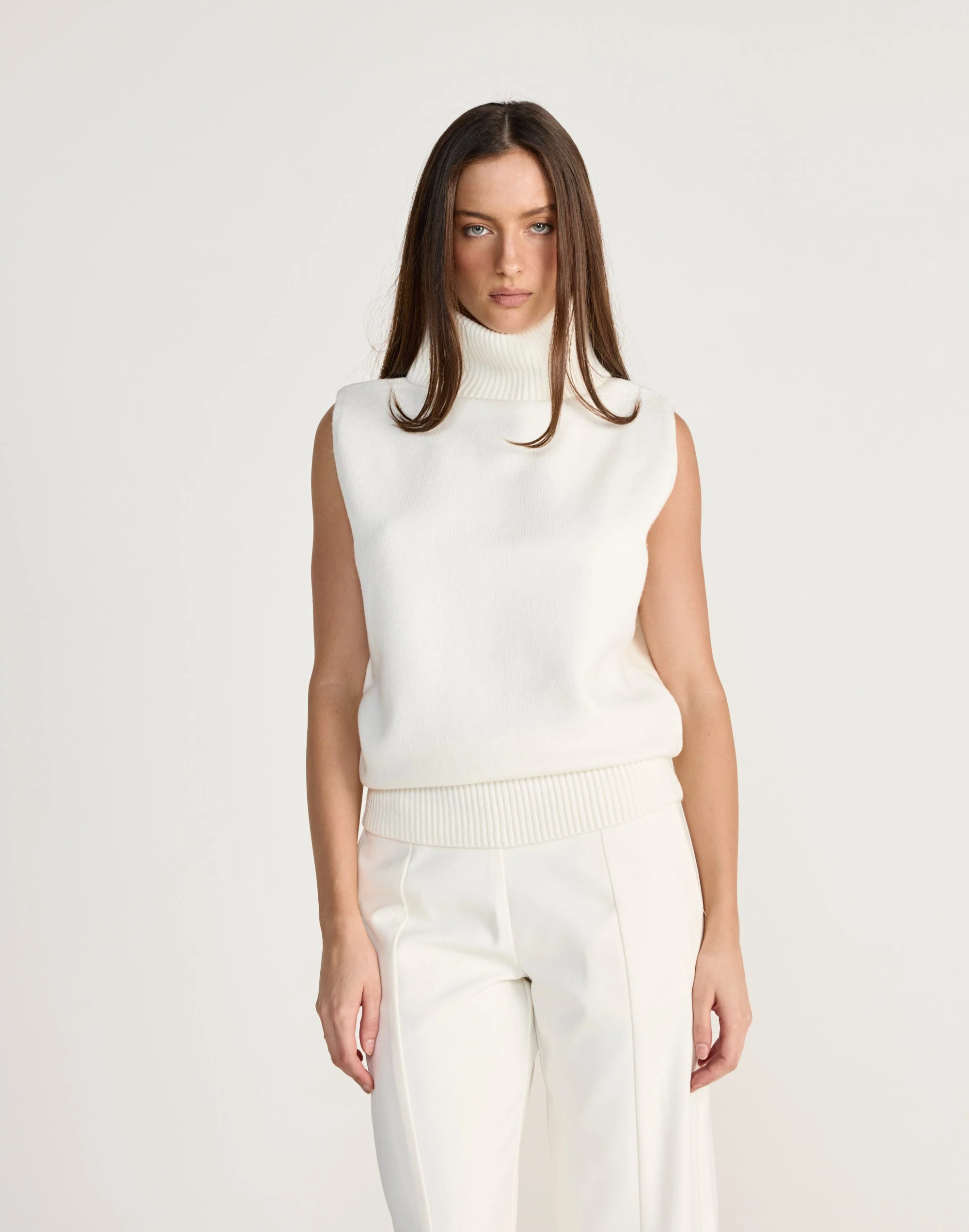 August Vest (Off White) 6 August Vest (Off White)