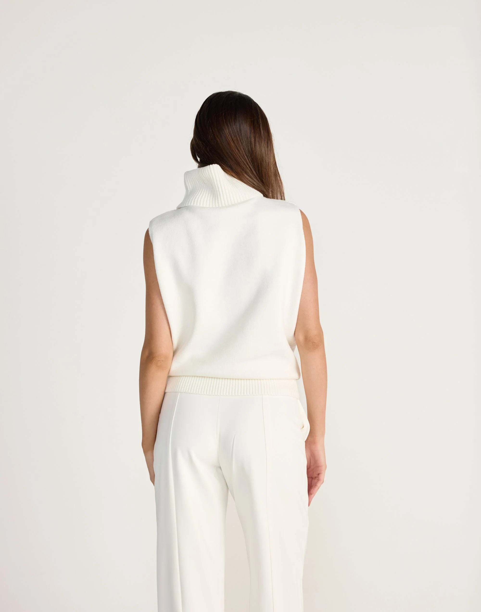 August Vest (Off White) 7 August Vest (Off White)